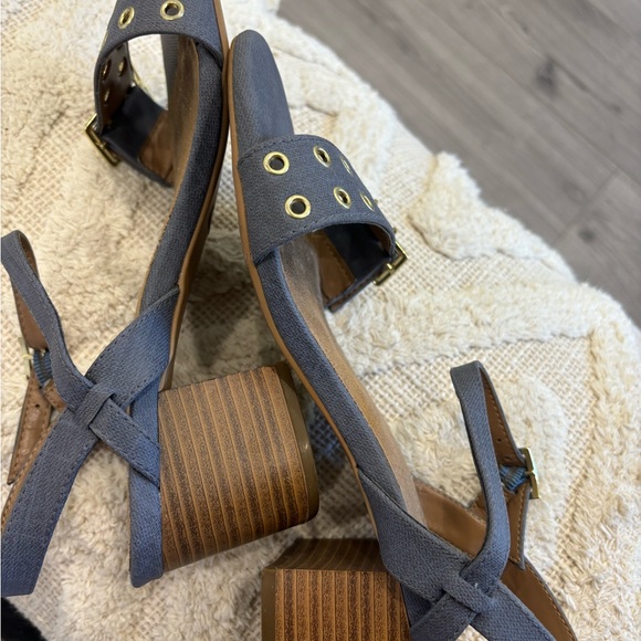 Beautiful gray Aerosols sandlas, size 8. Worn once! - Picture 3 of 5